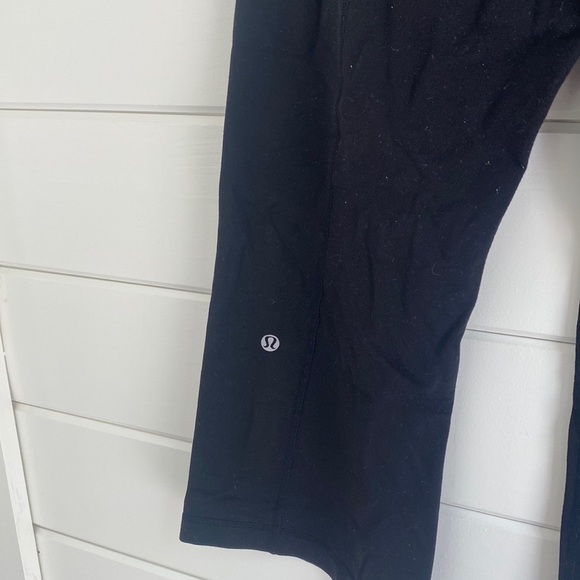 Lululemon | Flare Capri Leggings with Patterned Waistband | Great Condition - Picture 3 of 7
